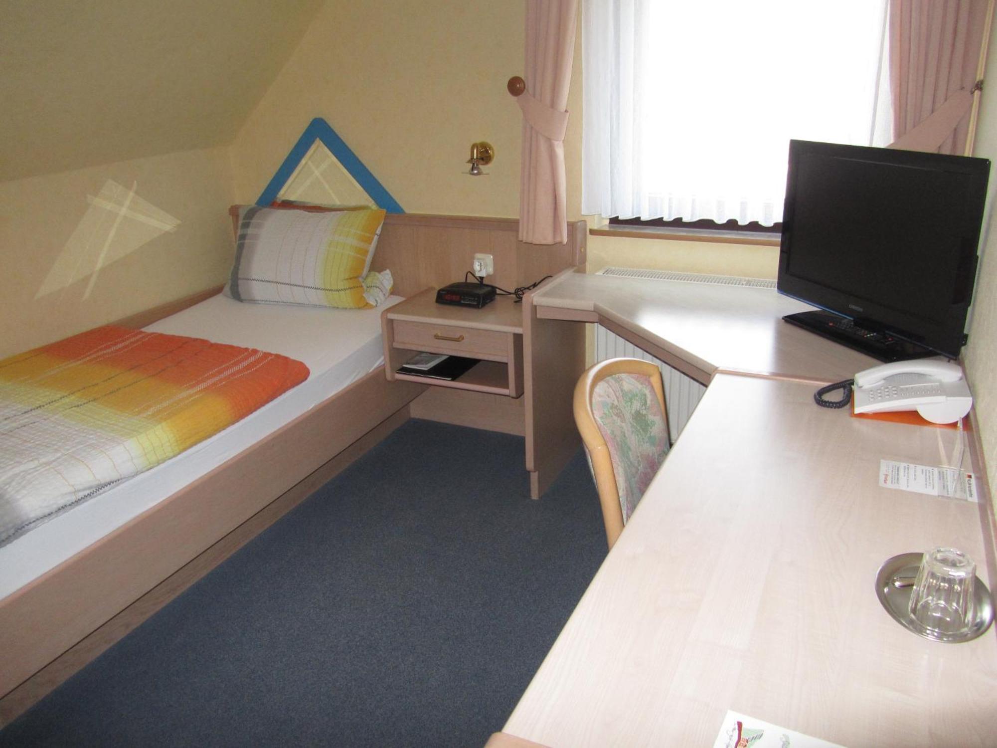 Hotel Zur Burg Nuerburg Номер фото
