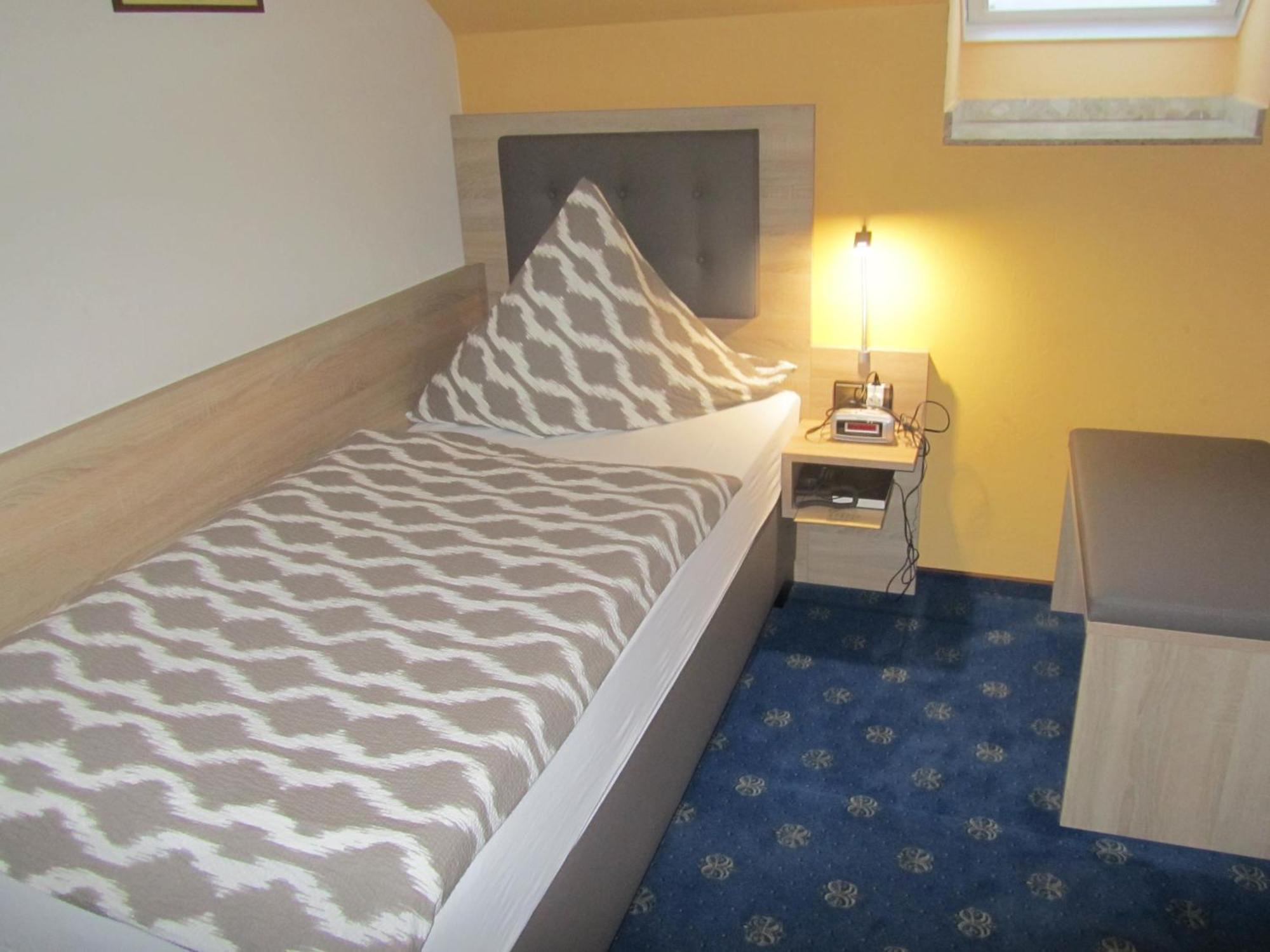 Hotel Zur Burg Nuerburg Номер фото