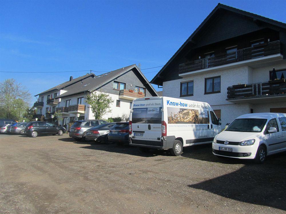 Hotel Zur Burg Nuerburg Екстер'єр фото