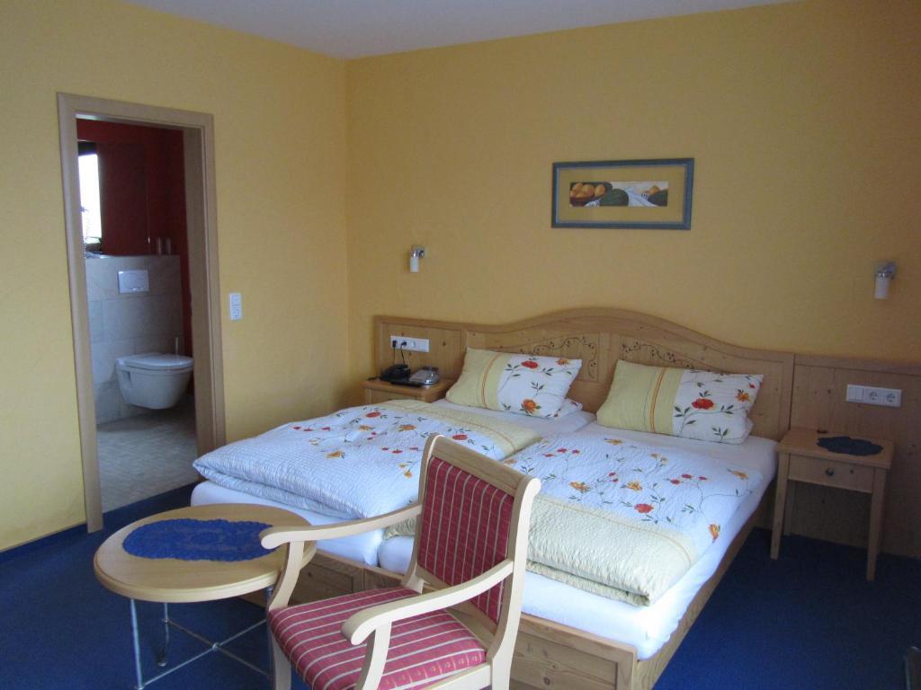 Hotel Zur Burg Nuerburg Номер фото
