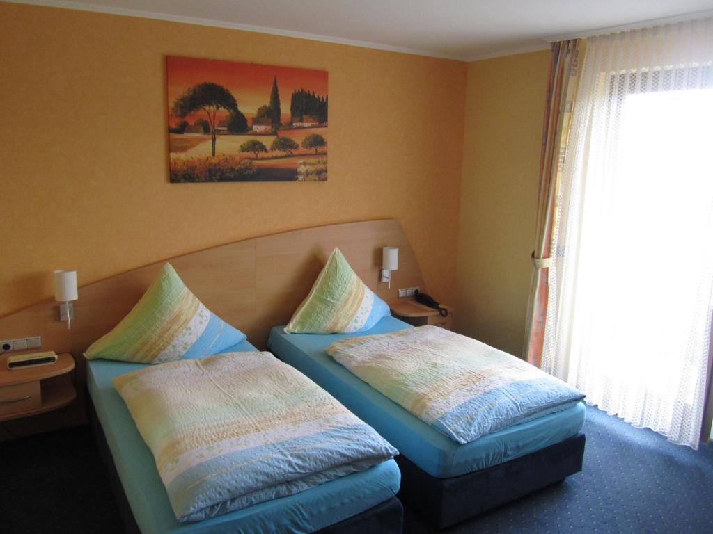 Hotel Zur Burg Nuerburg Номер фото