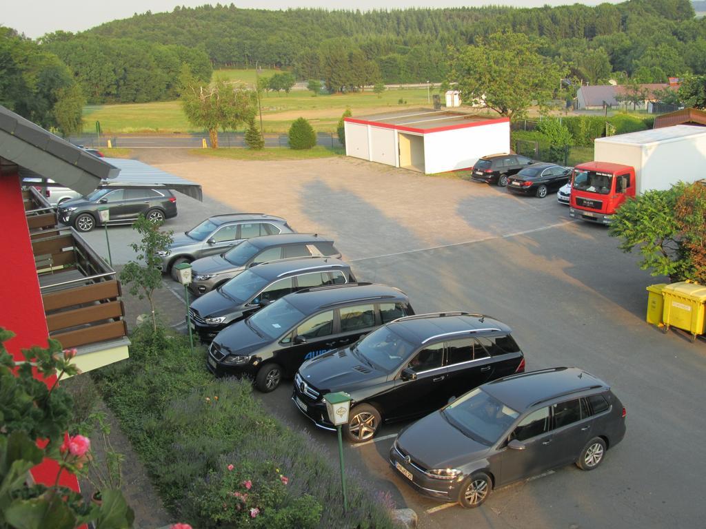 Hotel Zur Burg Nuerburg Екстер'єр фото