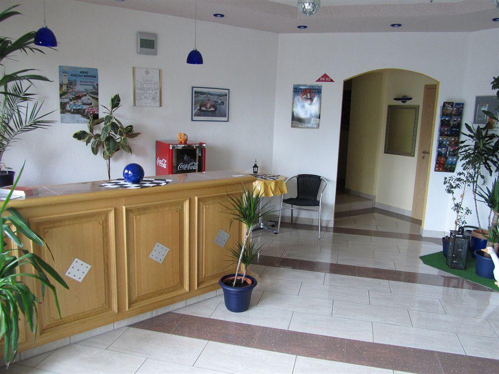 Hotel Zur Burg Nuerburg Екстер'єр фото