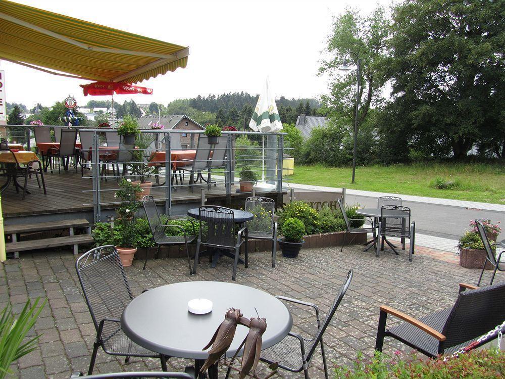 Hotel Zur Burg Nuerburg Екстер'єр фото