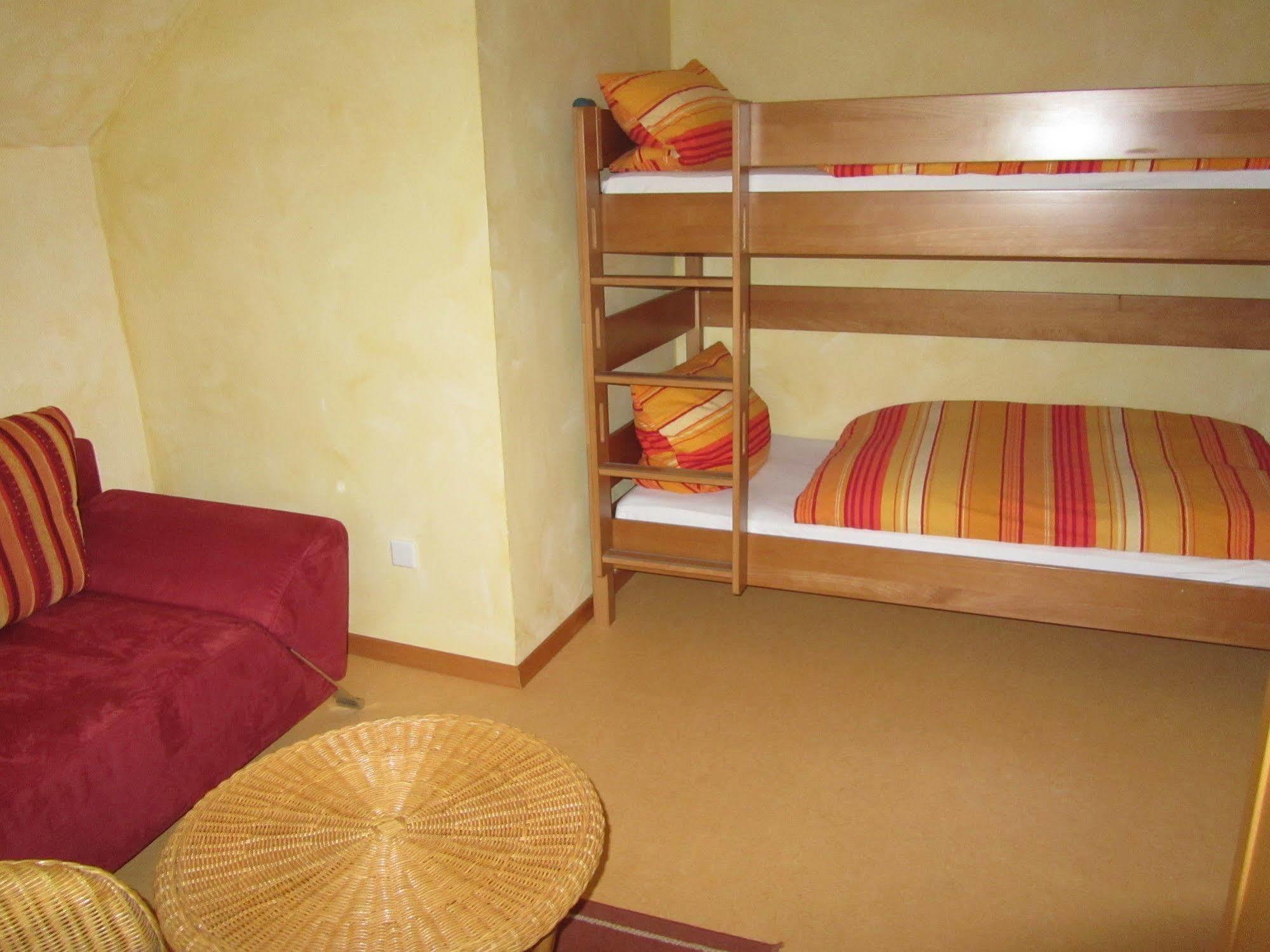 Hotel Zur Burg Nuerburg Екстер'єр фото