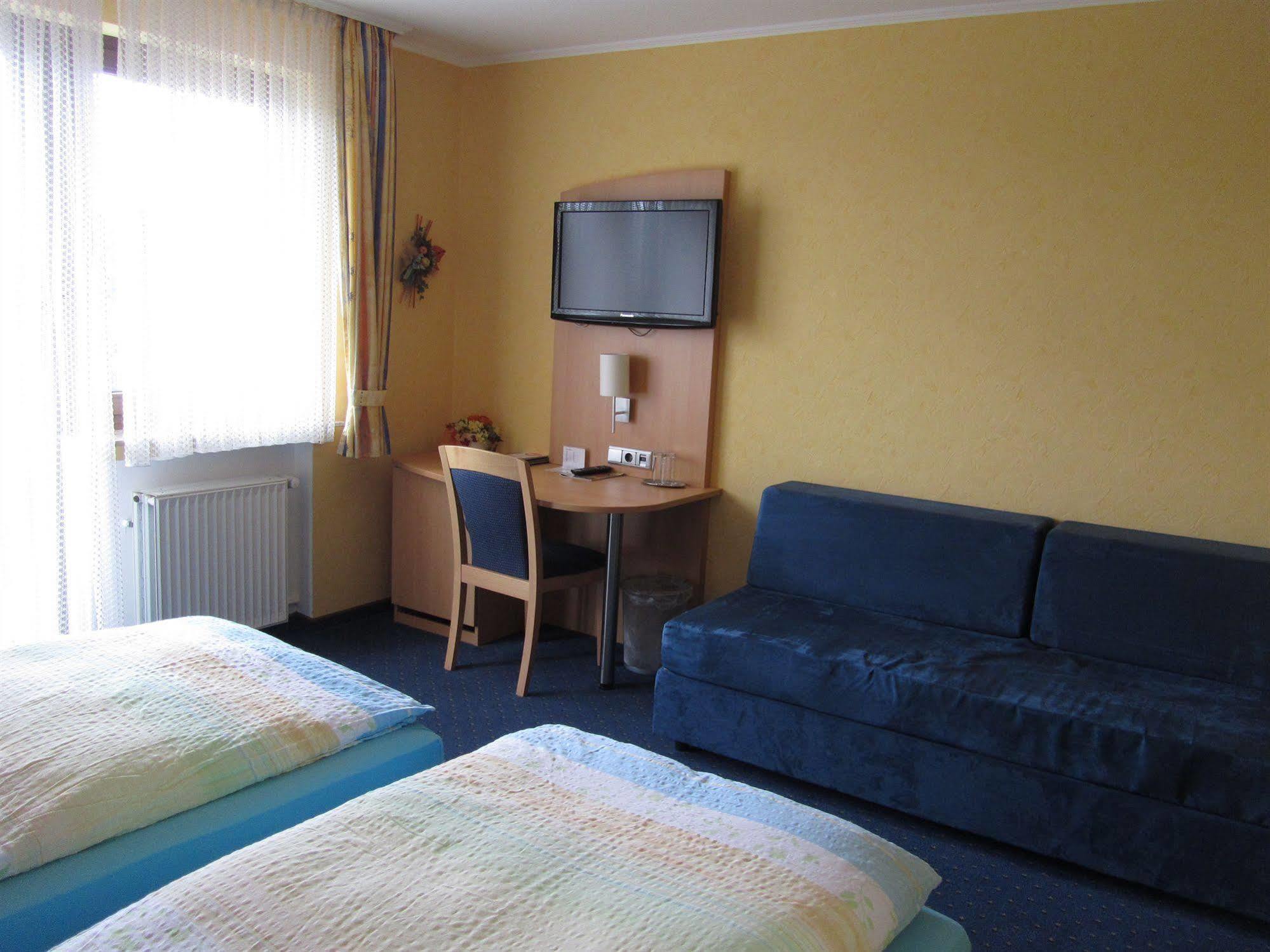 Hotel Zur Burg Nuerburg Екстер'єр фото