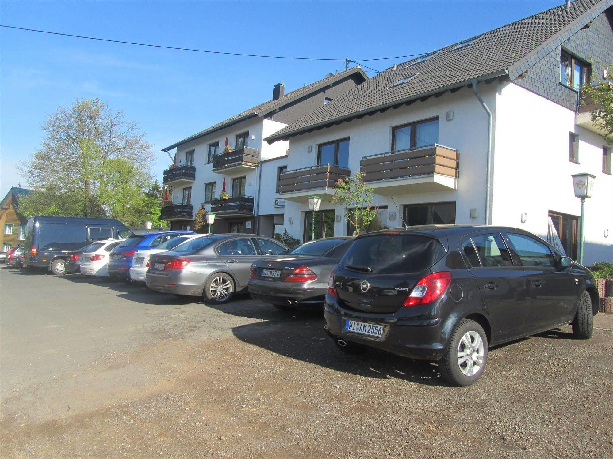 Hotel Zur Burg Nuerburg Екстер'єр фото